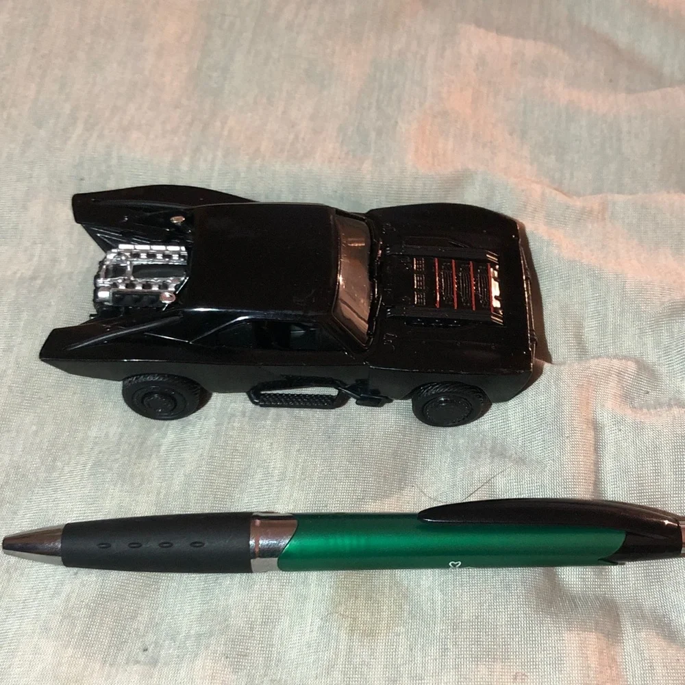 1:43 hot wheels premium Batmobile